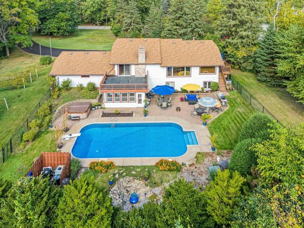 10 Hay Camp Road, North Oaks, MN 55127