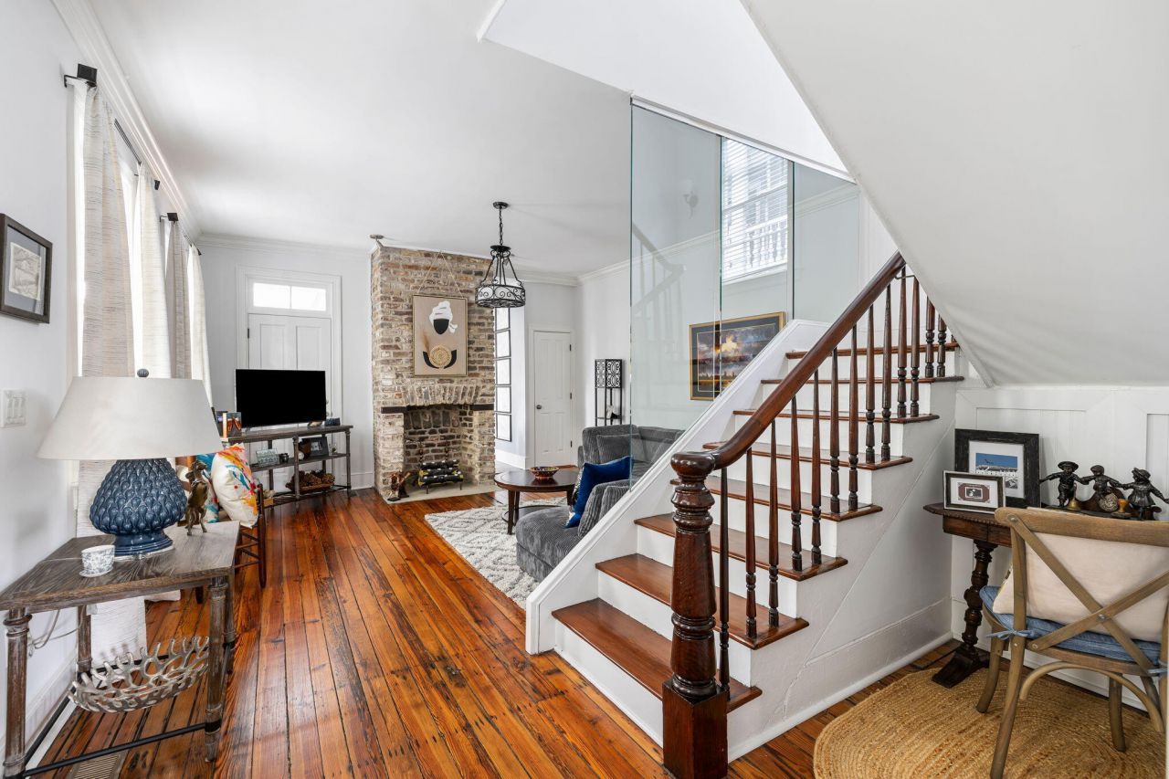 99 Logan Street Photo 6