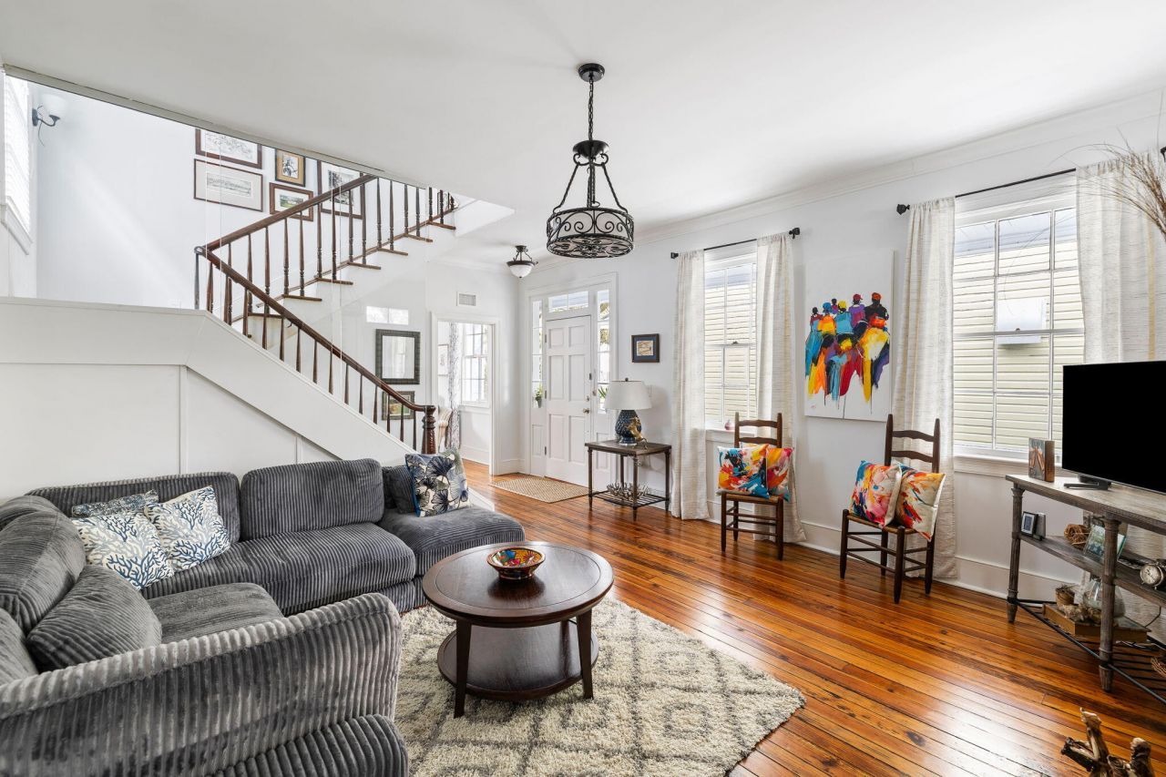 99 Logan Street Photo 7