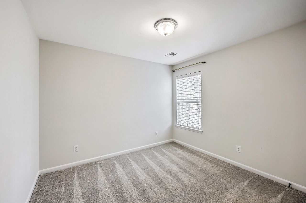 1531 Thoroughbred Boulevard Photo 24