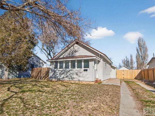 221 Madison, AMERICAN FALLS, ID 83211