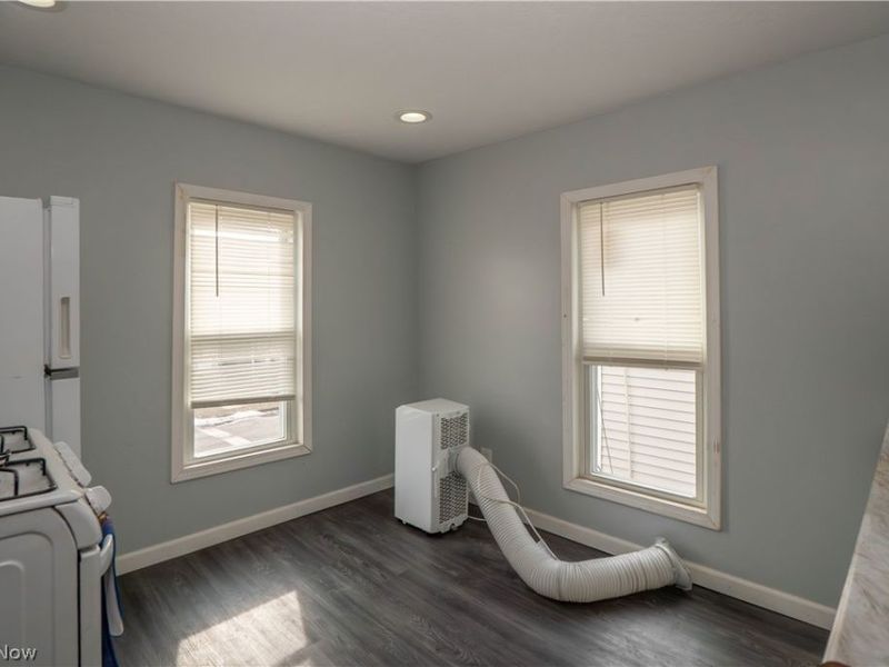 557 W Hopocan Avenue, Barberton, OH 44203 Photo 16