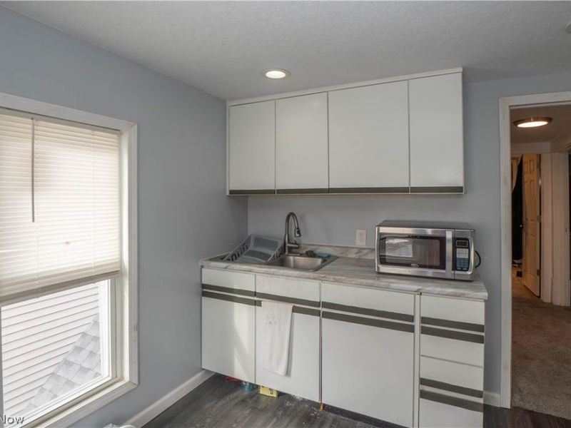 557 W Hopocan Avenue, Barberton, OH 44203 Photo 18