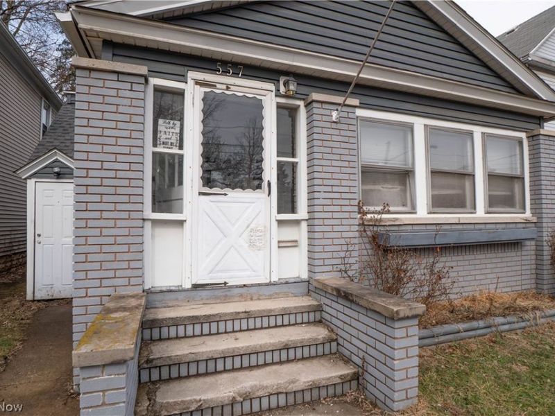 557 W Hopocan Avenue, Barberton, OH 44203 Photo 2