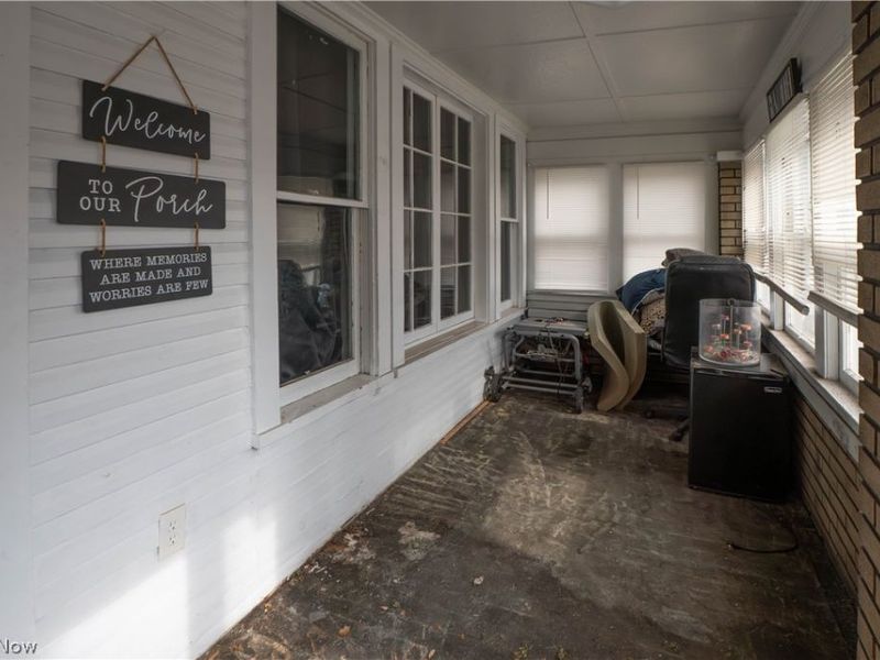 557 W Hopocan Avenue, Barberton, OH 44203 Photo 3