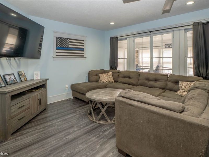 557 W Hopocan Avenue, Barberton, OH 44203 Photo 4