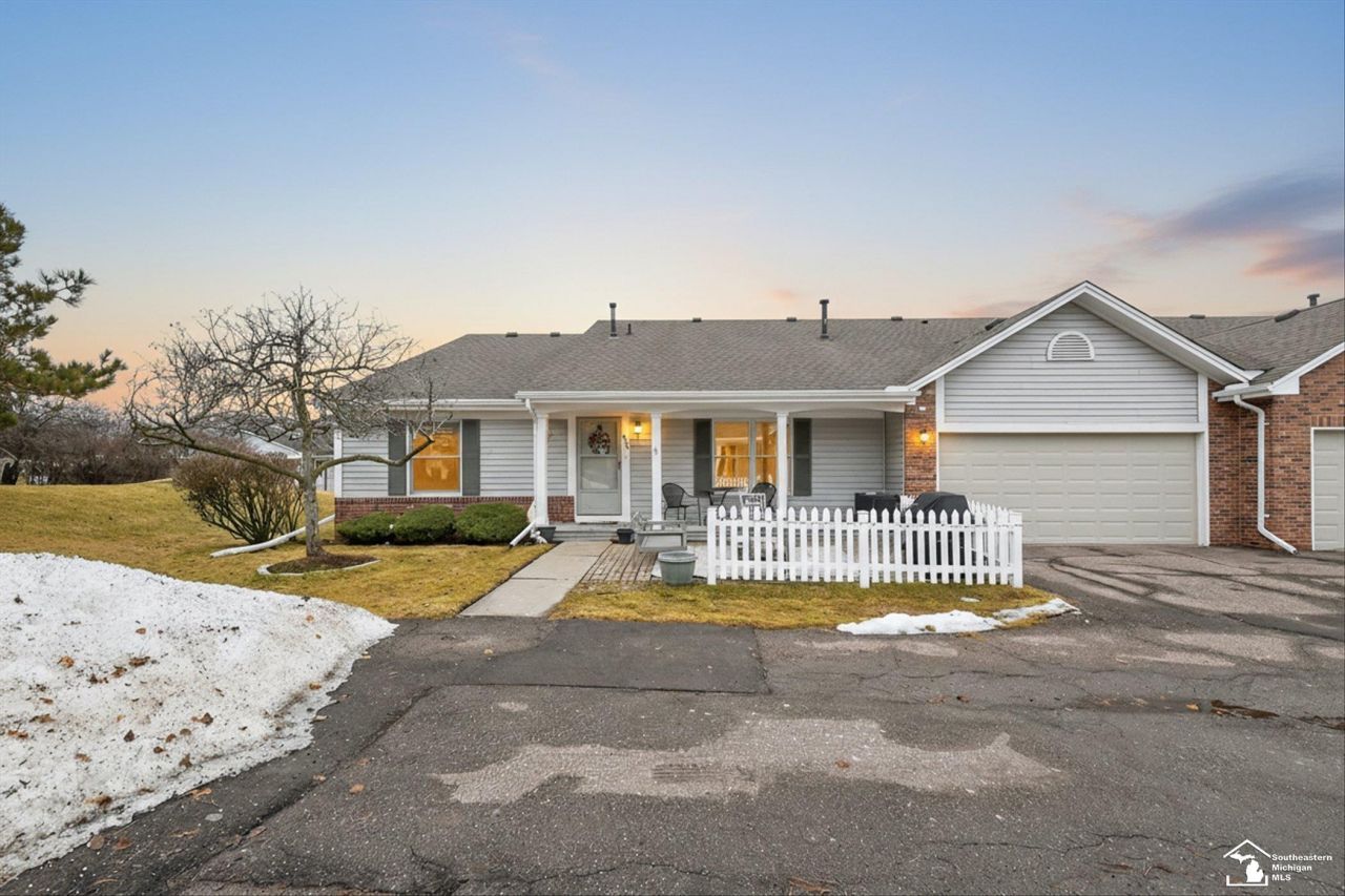 6300 North Drive, Saint Clair Shores, MI 48082 Main Photo