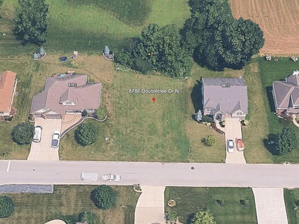 8786 Doubletree Drive N, Crown Point, IN 46307