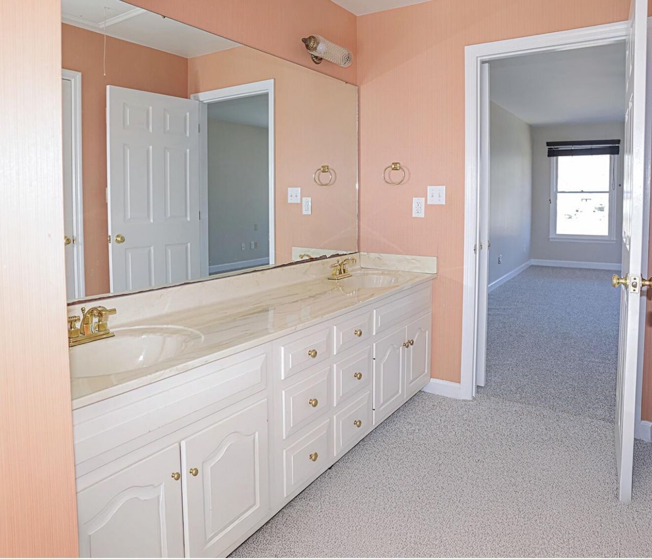 1560 Lee Boulevard Photo 10