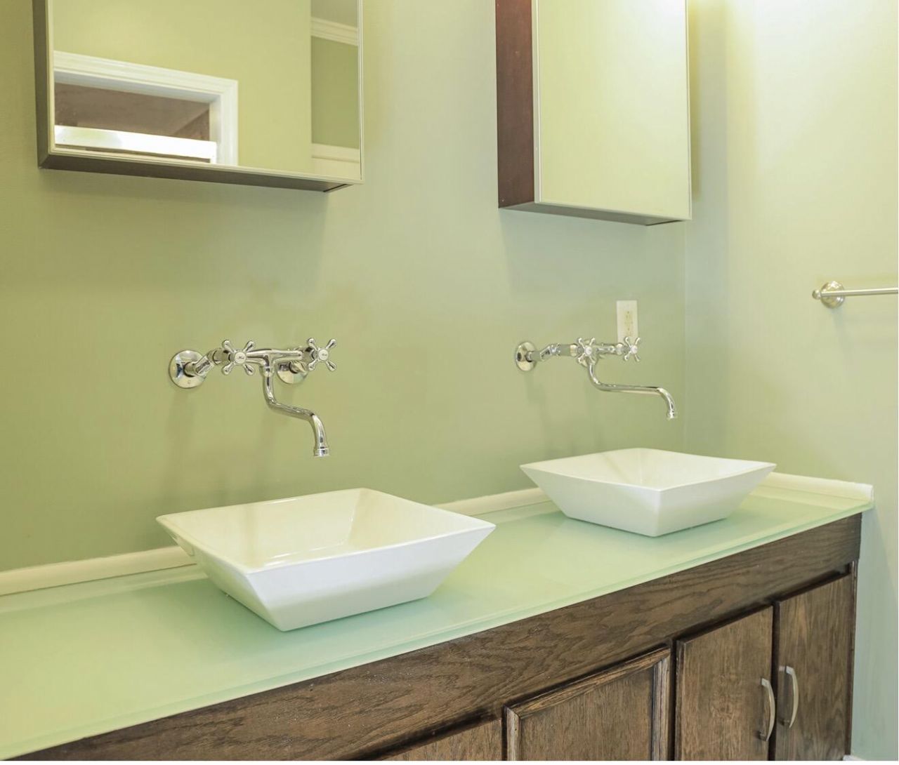 1560 Lee Boulevard Photo 15