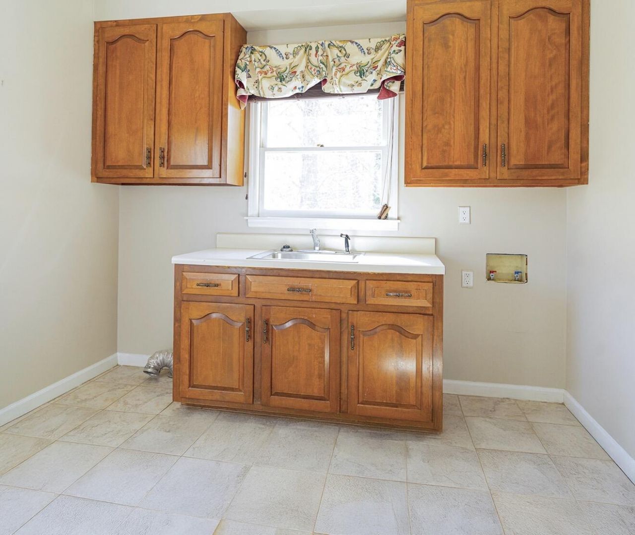 1560 Lee Boulevard Photo 33