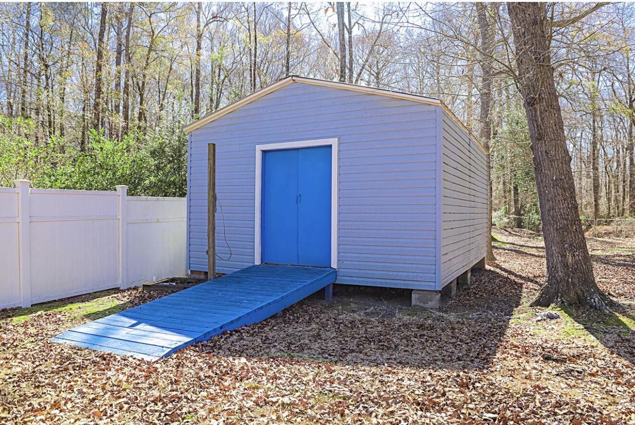 1560 Lee Boulevard Photo 36