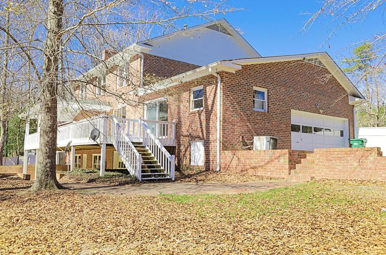 1560 Lee Boulevard Photo 4