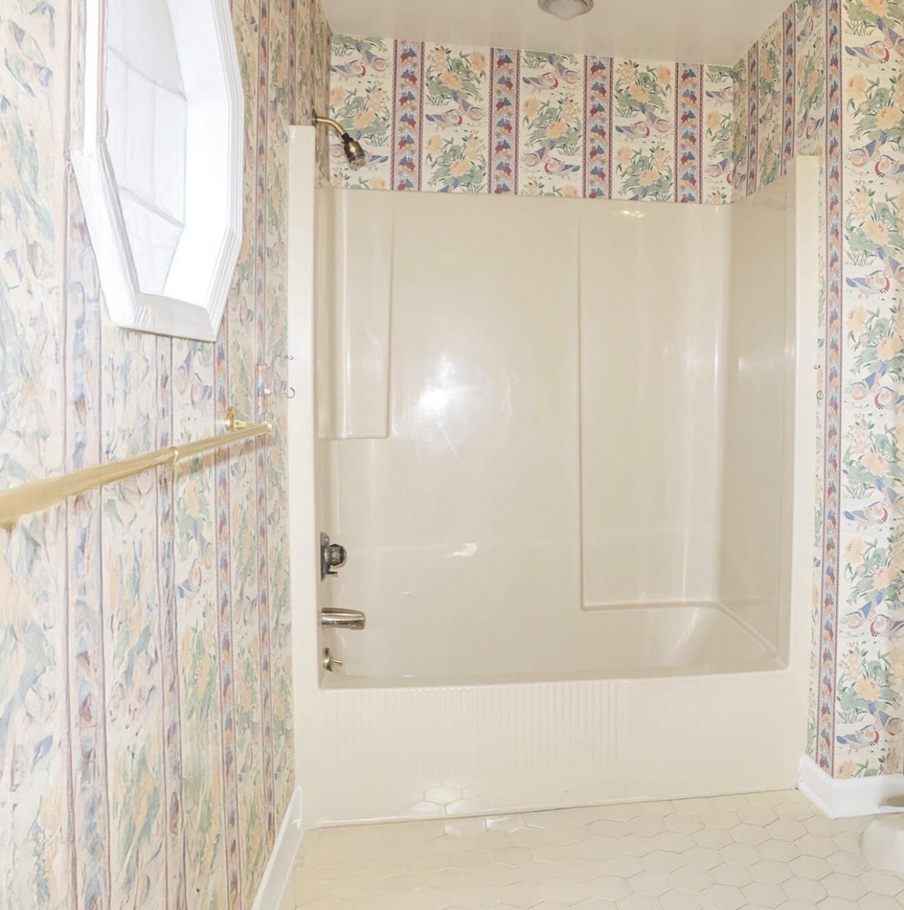 1560 Lee Boulevard Photo 5