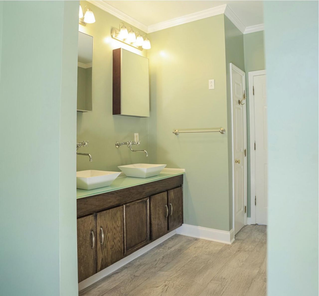 1560 Lee Boulevard Photo 6