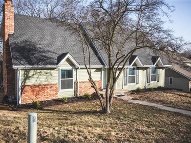 5506 NW Verlin Drive, Parkville, MO 64152
