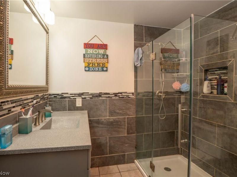 557 W Hopocan Avenue, Barberton, OH 44203 Photo 13