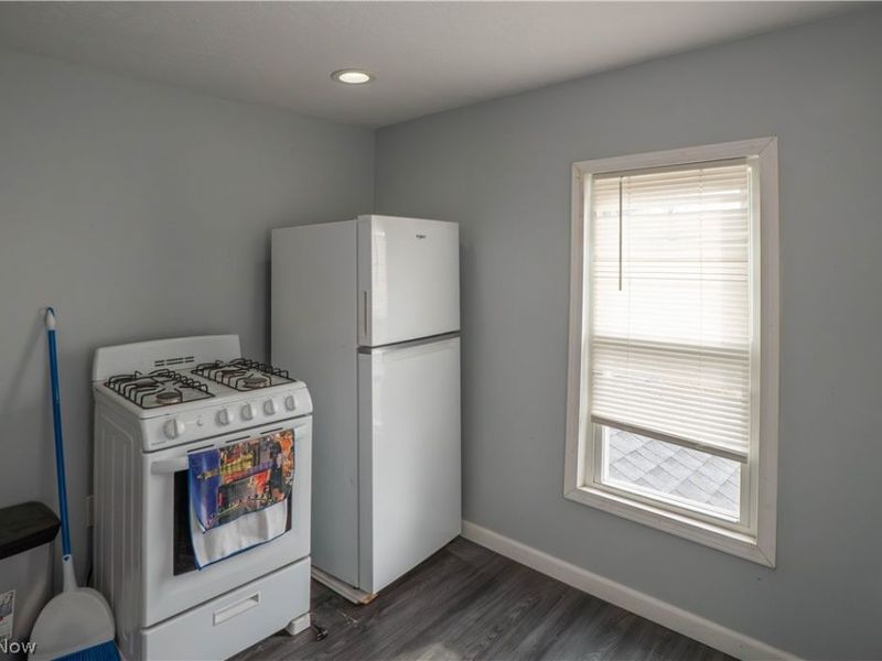 557 W Hopocan Avenue, Barberton, OH 44203 Photo 17