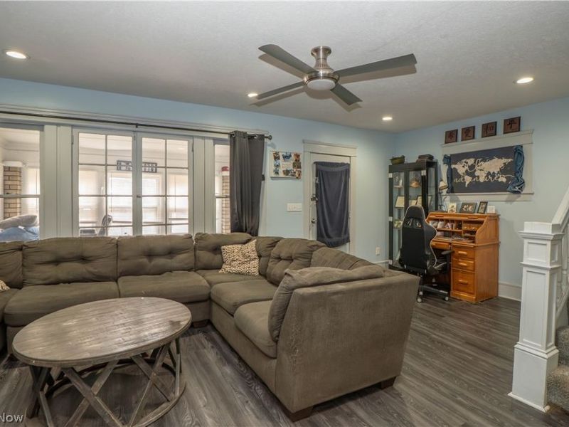 557 W Hopocan Avenue, Barberton, OH 44203 Photo 4