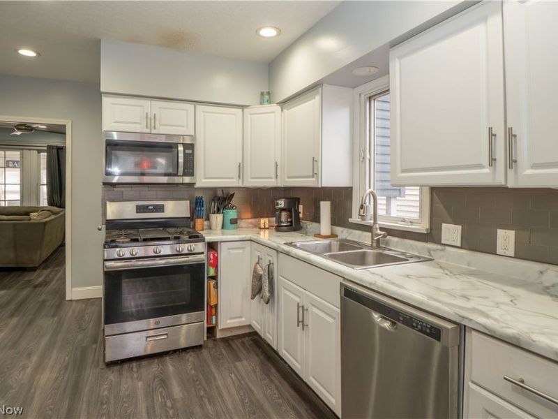 557 W Hopocan Avenue, Barberton, OH 44203 Photo 7