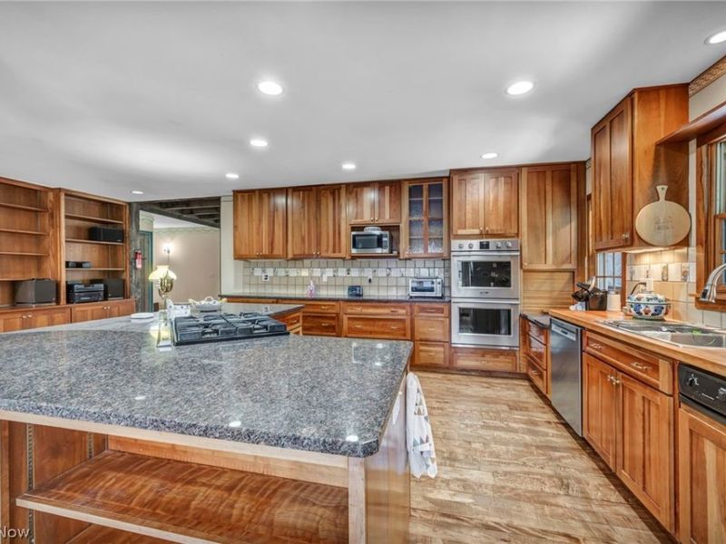 8051 Euclid Chardon Road, Kirtland, OH 44094 Photo 11