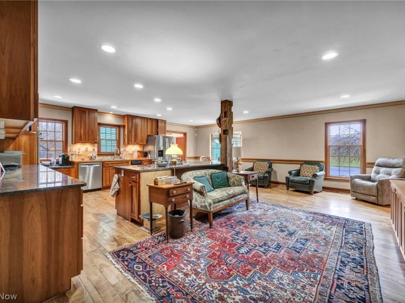 8051 Euclid Chardon Road, Kirtland, OH 44094 Photo 6