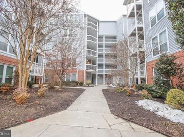 3176 SUMMIT SQUARE DRIVE, Unit A2, OAKTON, VA 22124