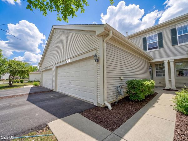 634 W Jonathan Drive, Unit 2, Round Lake, IL 60073