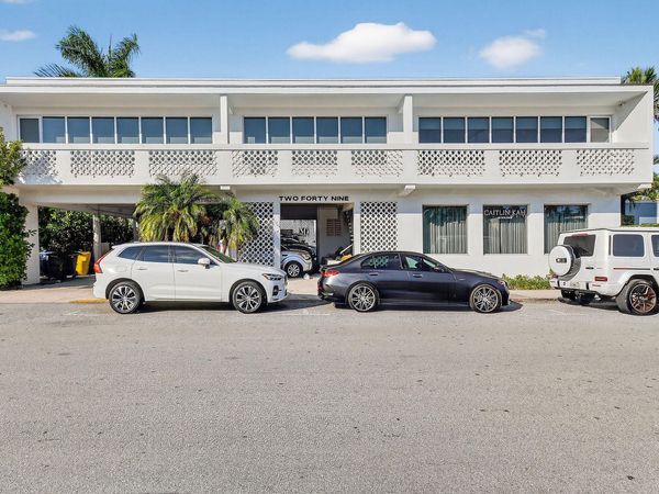 249 Peruvian Avenue, Unit 1811, Palm Beach, FL 33480