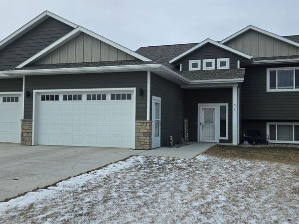 1208 E 6th St, Volga, SD 57071