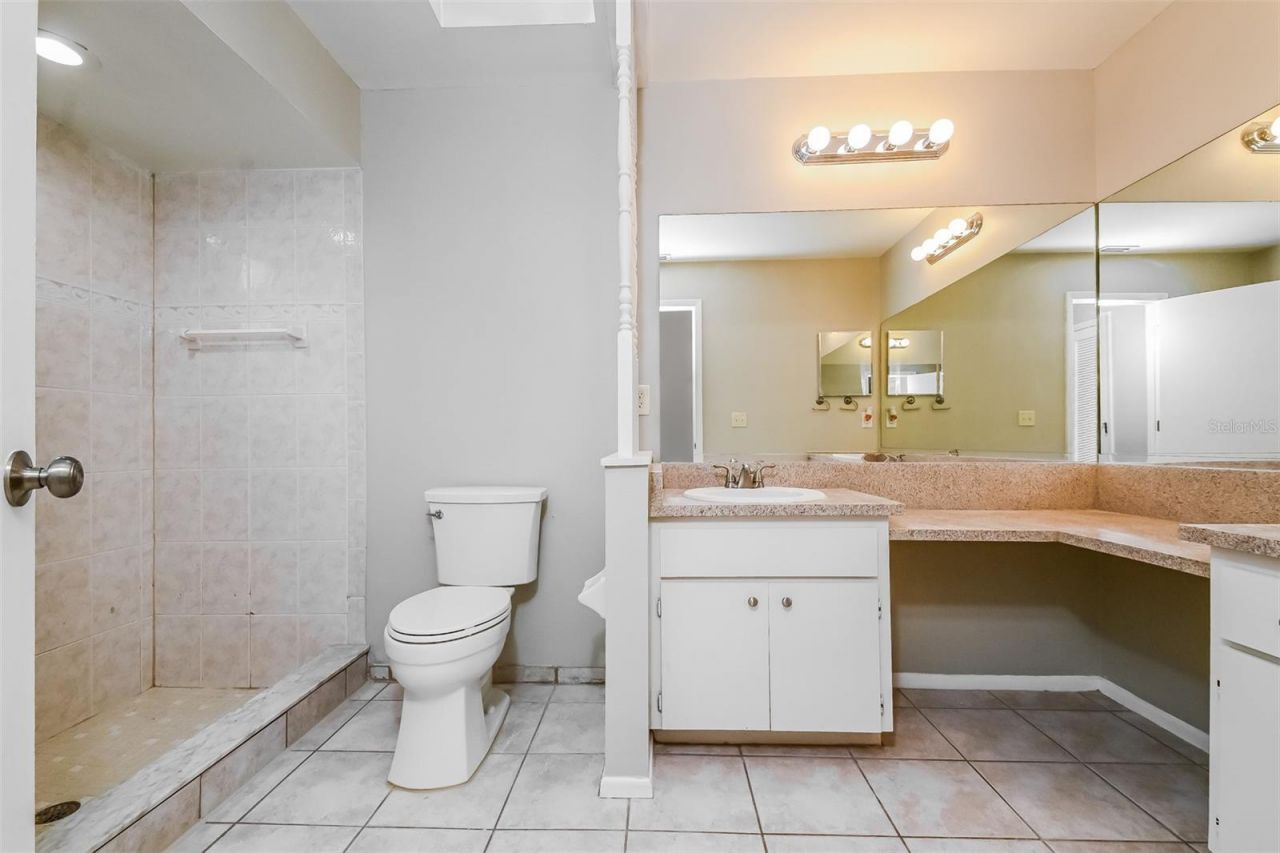 8419 Brandeis Circle E, Sarasota, FL 34243 Photo