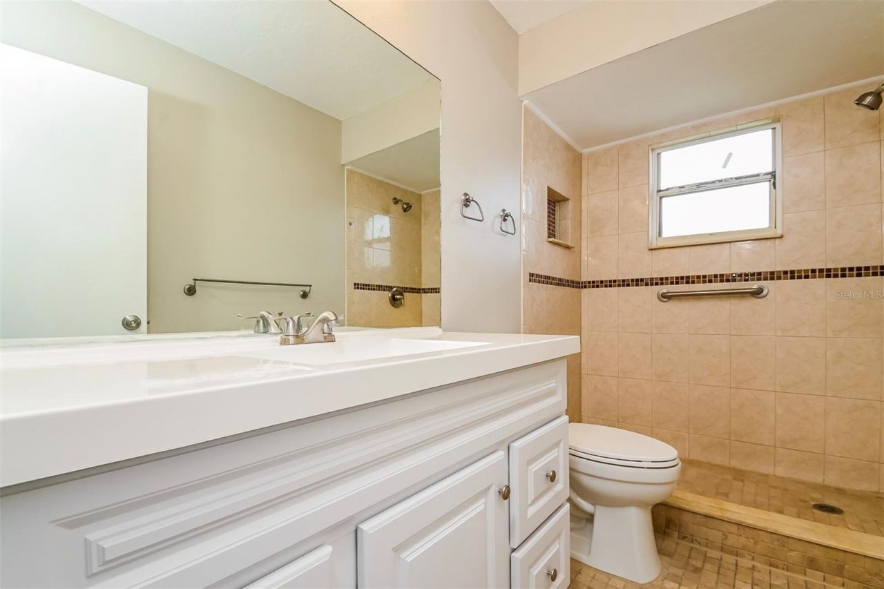 8419 Brandeis Circle E, Sarasota, FL 34243 Photo