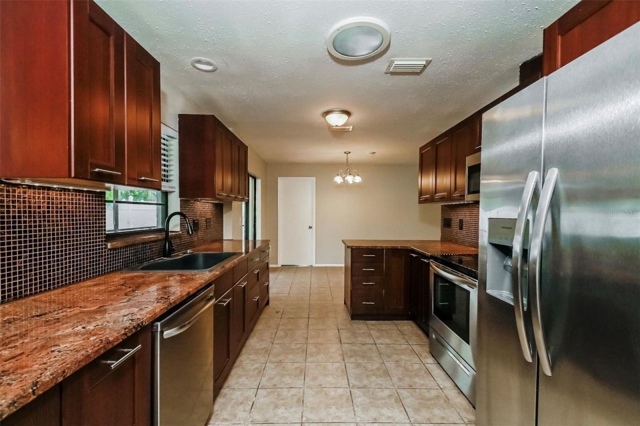 8419 Brandeis Circle E, Sarasota, FL 34243 Photo