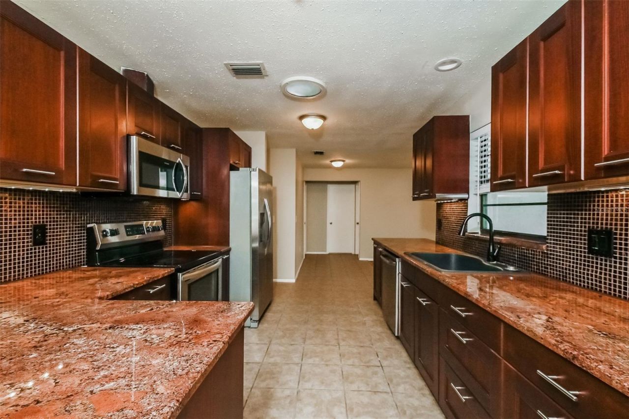 8419 Brandeis Circle E, Sarasota, FL 34243 Photo