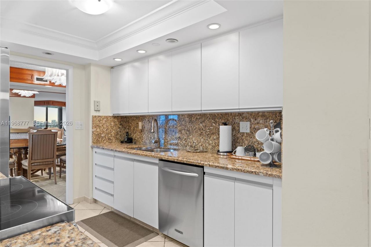 4000 Towerside Ter , Unit 1712, Miami, FL 33138 Photo