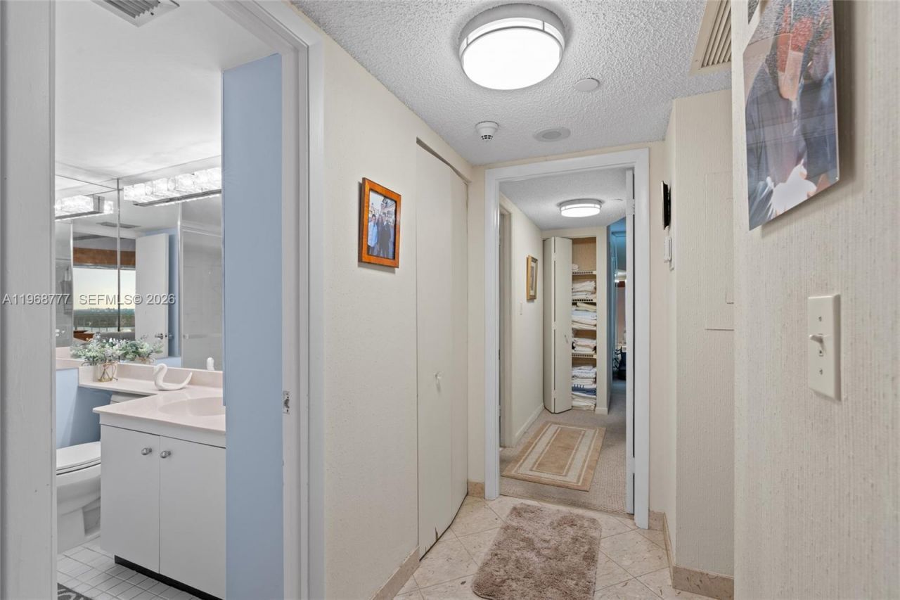 4000 Towerside Ter , Unit 1712, Miami, FL 33138 Photo