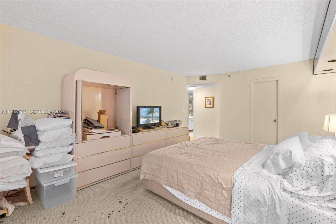 4000 Towerside Ter , Unit 1712, Miami, FL 33138 Photo