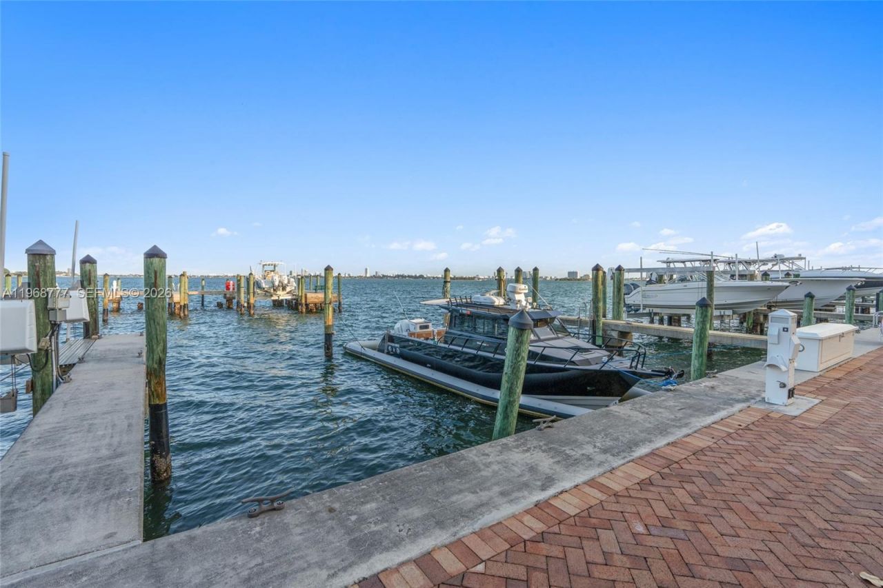 4000 Towerside Ter , Unit 1712, Miami, FL 33138 Photo