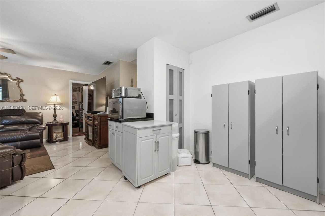 11435 NW 41st St, Sunrise, FL 33323 Photo