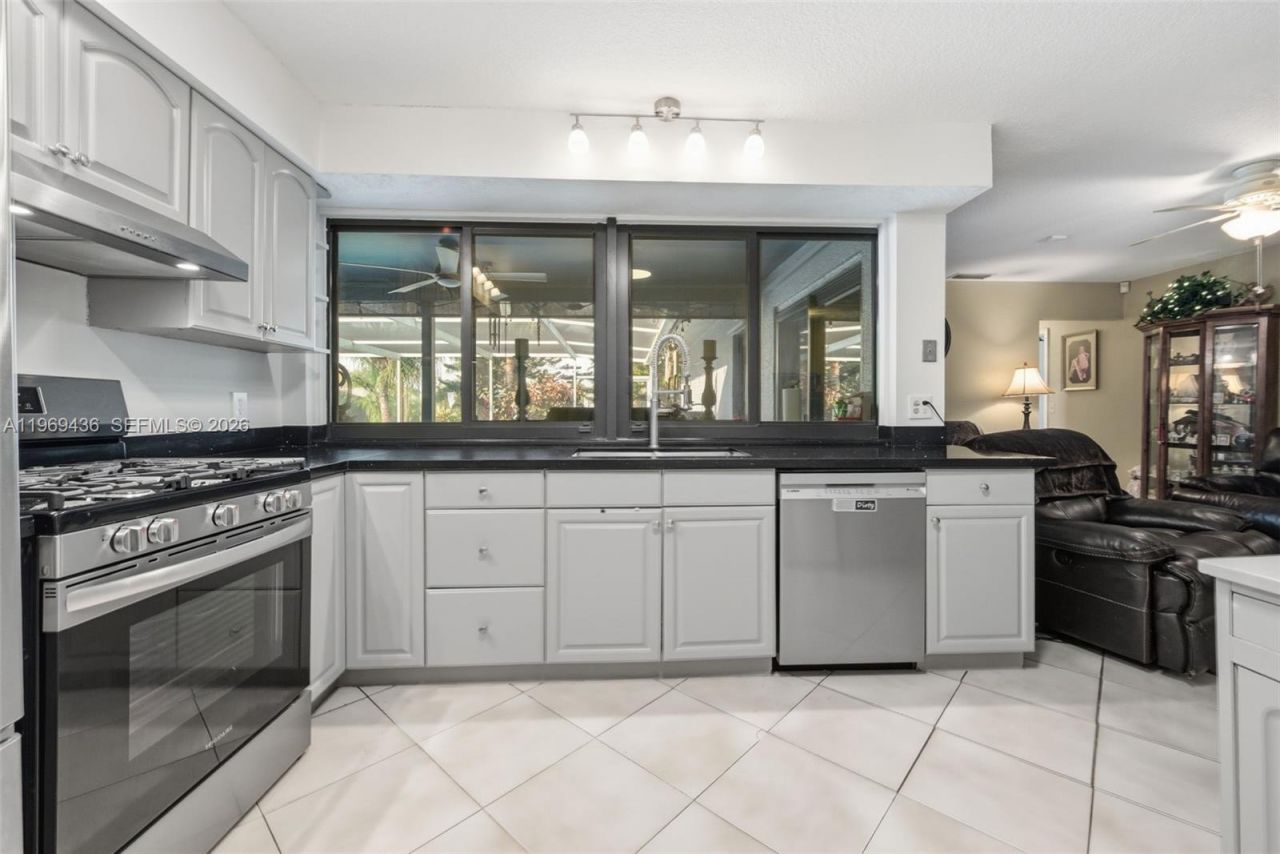 11435 NW 41st St, Sunrise, FL 33323 Photo