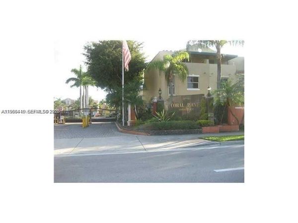 670 NW 85th Pl, Unit 11-210, Miami, FL 33126