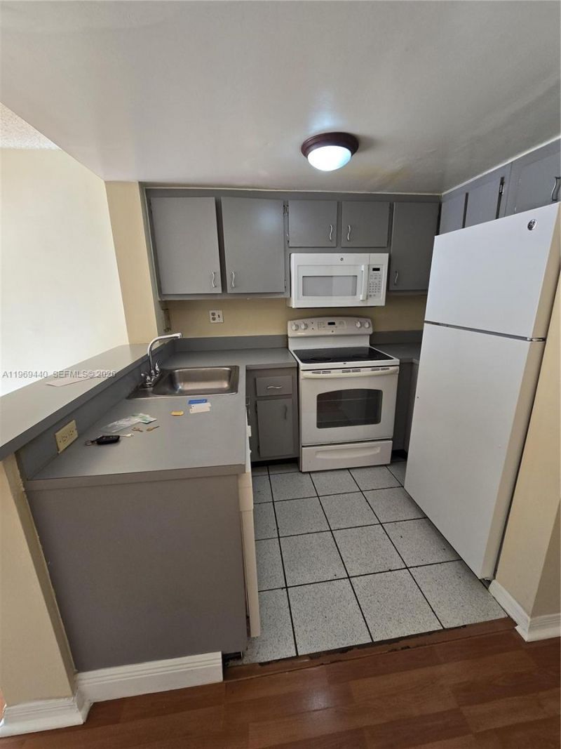 670 NW 85th Pl, Unit 11-210, Miami, FL 33126 Photo