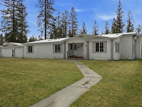 6399 Lakeview Dr, Nine Mile Falls, WA 99026