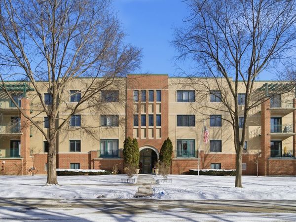 115 N Clifton Avenue, Unit 103, Park Ridge, IL 60068