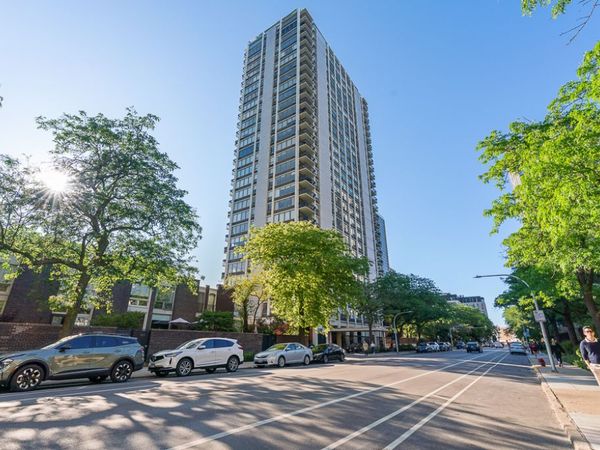 1455 N Sandburg Terrace, Unit 2907B, Chicago, IL 60610