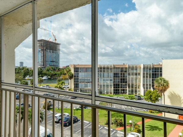 501 Three Islands Boulevard, Unit 507, Hallandale Beach, FL 33009