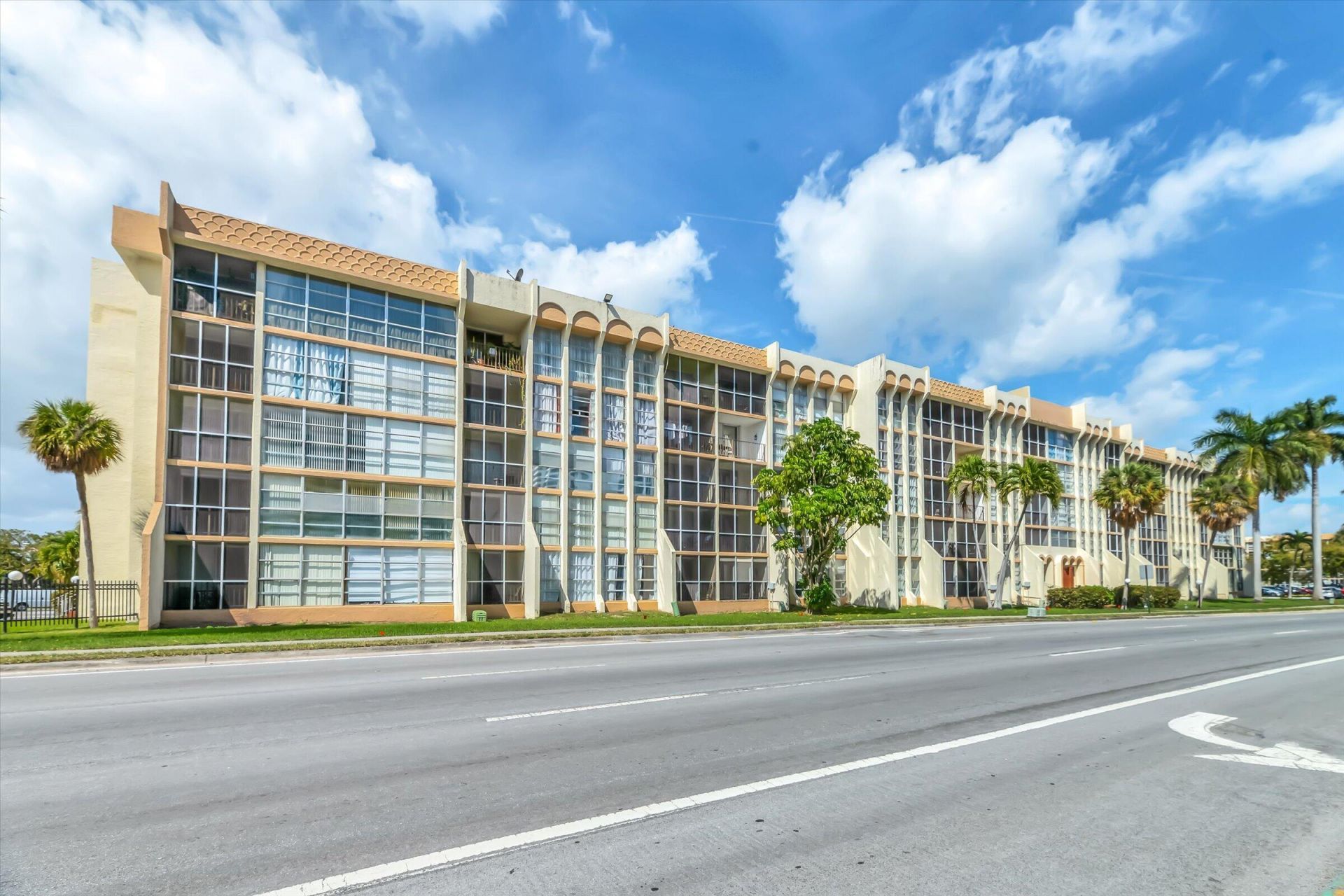 501 Three Islands Boulevard, Unit 507, Hallandale Beach, FL 33009 Photo