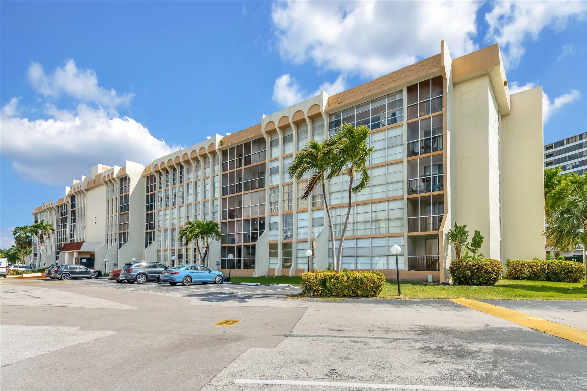 501 Three Islands Boulevard, Unit 507, Hallandale Beach, FL 33009 Photo