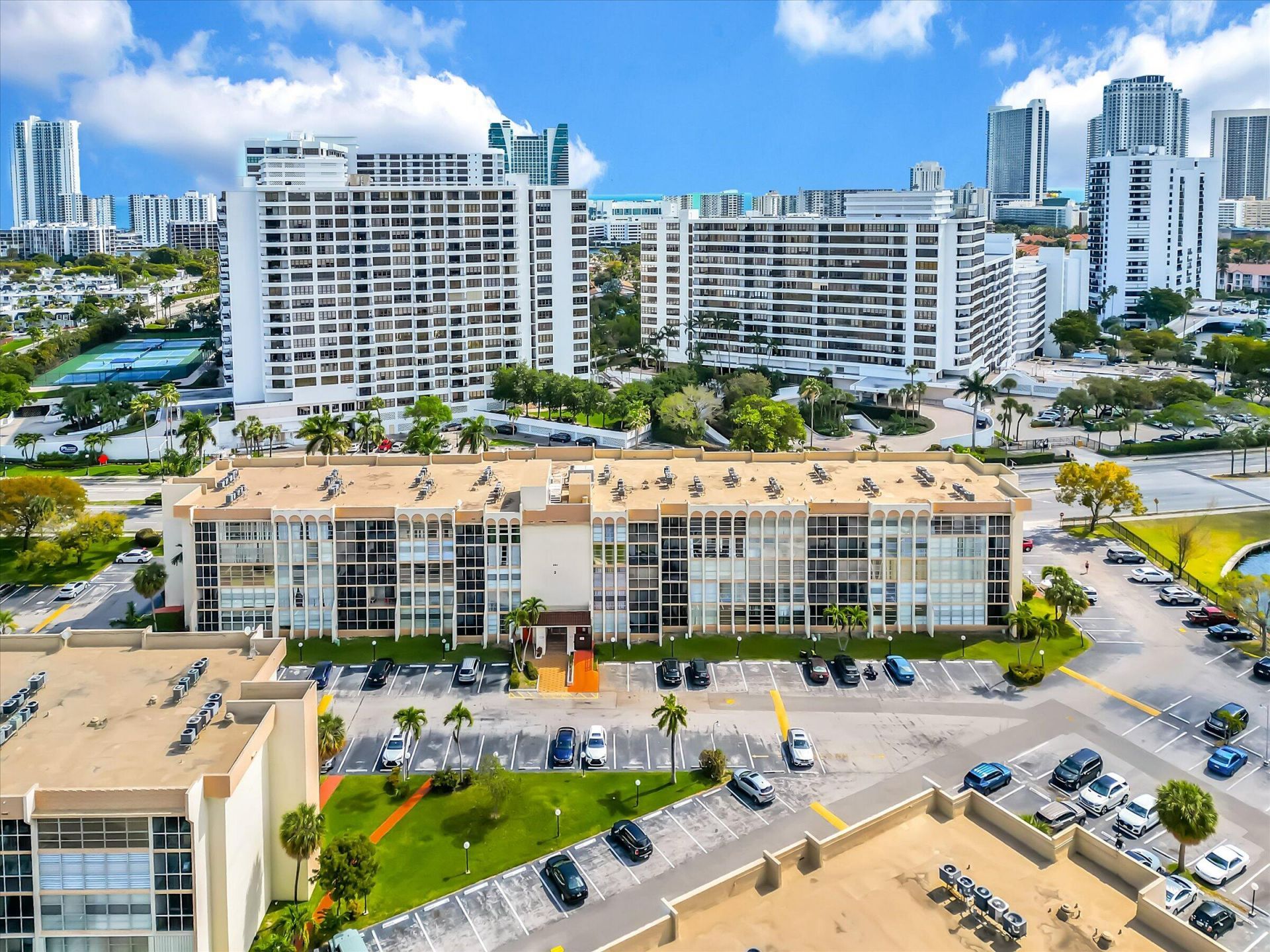 501 Three Islands Boulevard, Unit 507, Hallandale Beach, FL 33009 Photo
