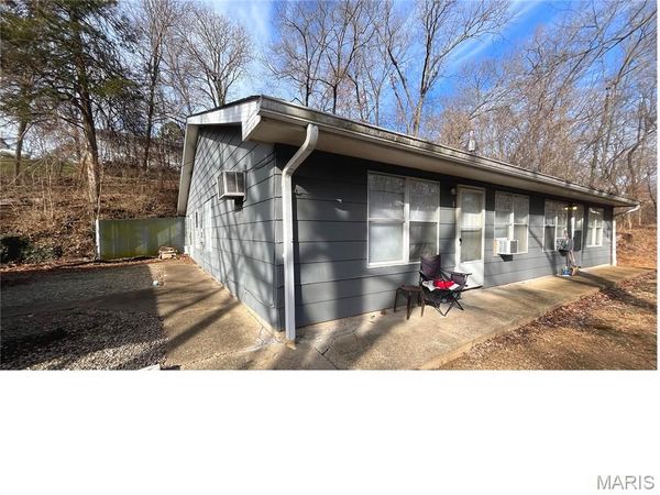 302 N Spring St , Steelville, MO 65565